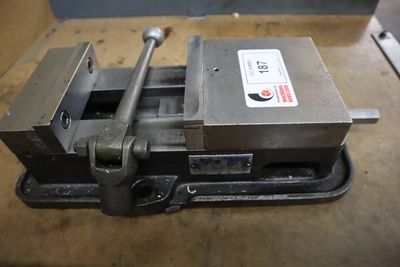 Used KURT WORKHOLDING SOLUTIONS D-60 Vises Minnesota US | Machinesused.com #1383920