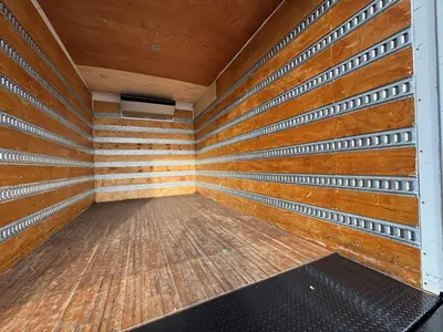 Used 2019 ISUZU NPR XD Reefer Trucks Florida US | Truck and Van Outlet #1509164