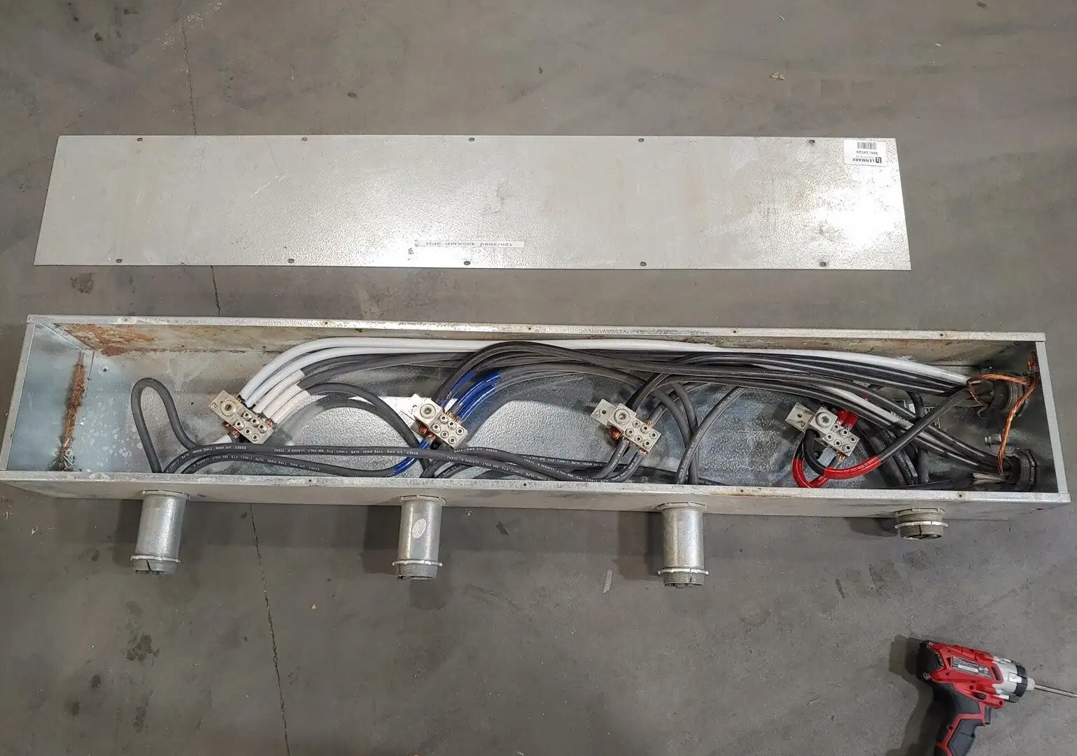 400 Amp, 120/208 volts Splitter Box