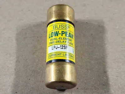 Disconnect Switch with 15 Amp Fuse LPJ-12SP