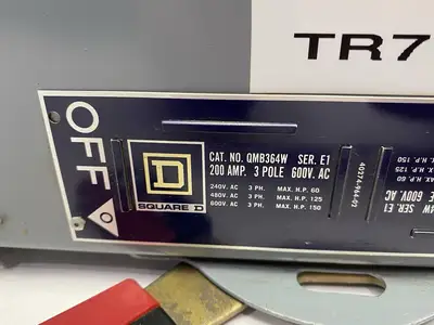 USED SQUARE D BY SCHNEIDER ELECTRIC SER. E1 FUSIBLE PANELBOARD SWITCH UNIT 3-POLE 200A