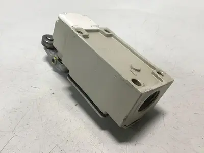 USED YAMATAKE LJA10-11A21N-003