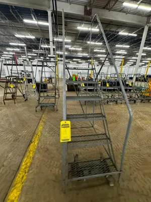 Used _UNKNOWN_ _UNKNOWN_ Ladders North Carolina US | Myron Bowling Auctioneers Inc #1543427