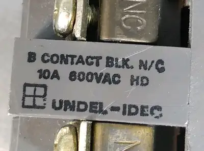 IDEC 604444-R Selector Switch Black Loc4E6