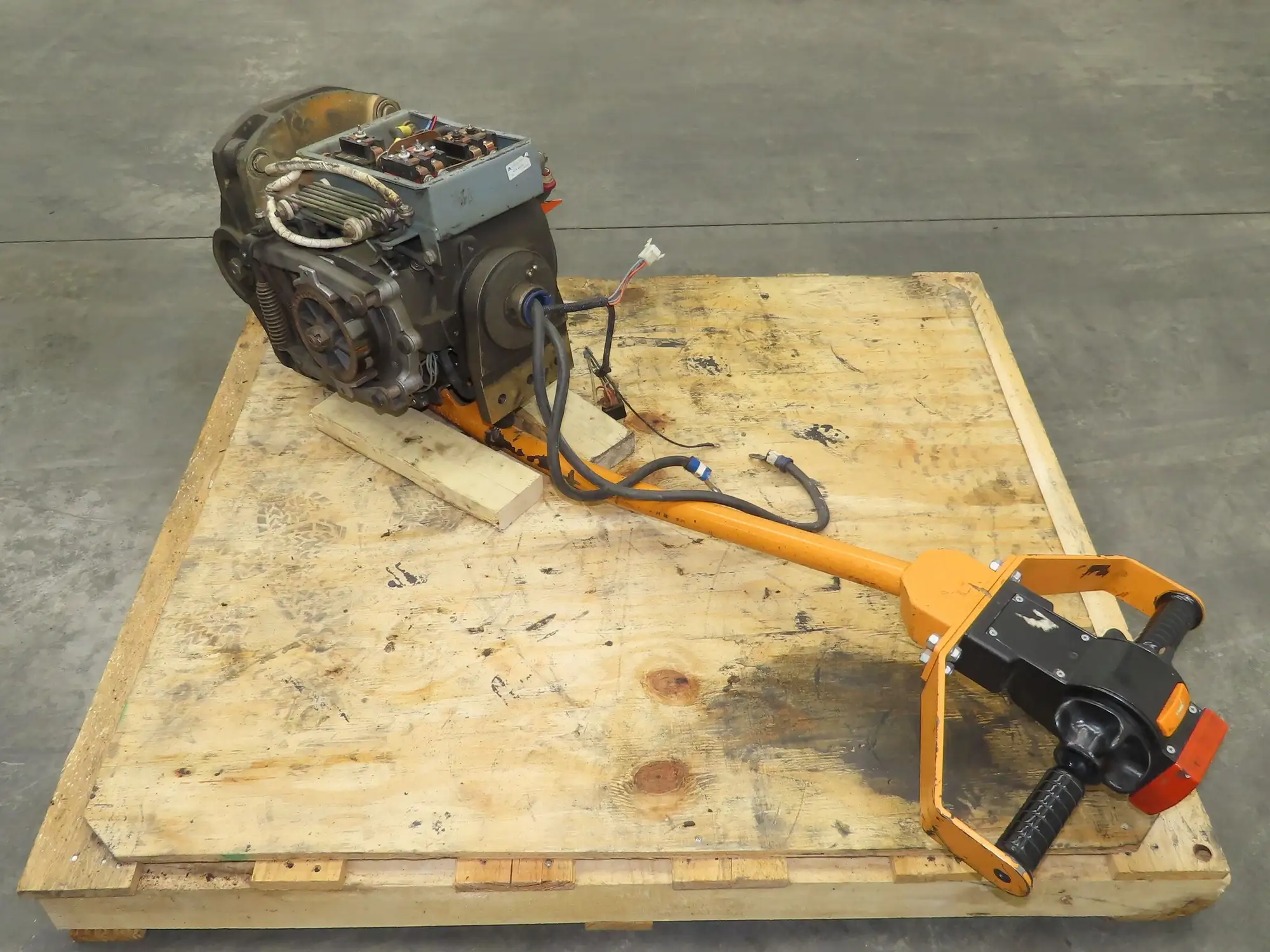 Clark S40 PowrWorker Stacker Walkie Drive Unit Handle Controls Wheel 24VDC