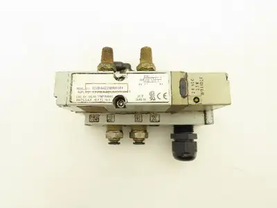 Numatics 122BA4Z2MN00061 Pneumatic 4/2 Solenoid Valve w/Manifold 24VDC  Lot of 2