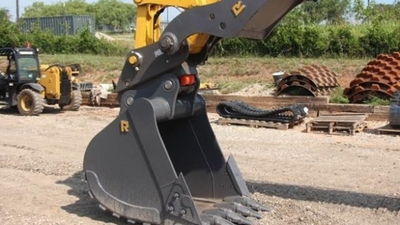 USED 2022 Komatsu PC210 LC-11