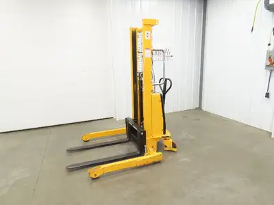 Used ULINE _UNKNOWN_ Pallet Lifters Indiana US | Arrow Industrial #1366960