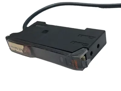 Used Omron Digital Fiber Amplifier Photoelectric Sensor NPN 12-24VDC Photoelectric Sensors Michigan US | Maverick Industrial Sales #1395181
