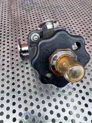 USED ITT PURE FLO 3-WAY 1-316L-RA20MAX-CWP150 DIAPHRAGM VALVE W/ 1" SANITARY FITTING