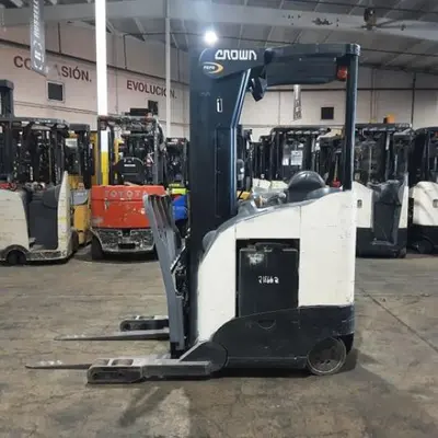 USED 2016 CROWN RR5725-45