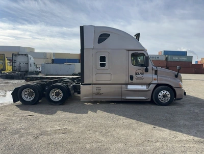USED 2015 FREIGHTLINER CASCADIA