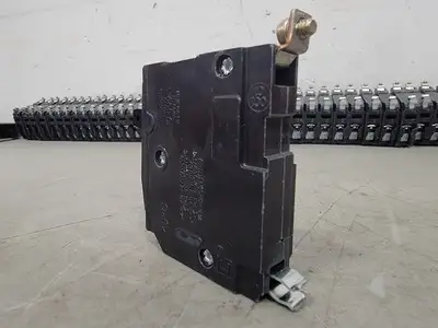 NEW SQUARE D QOB120