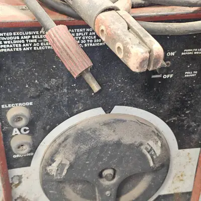 250 Amp AC/DC Stick Welder, Works