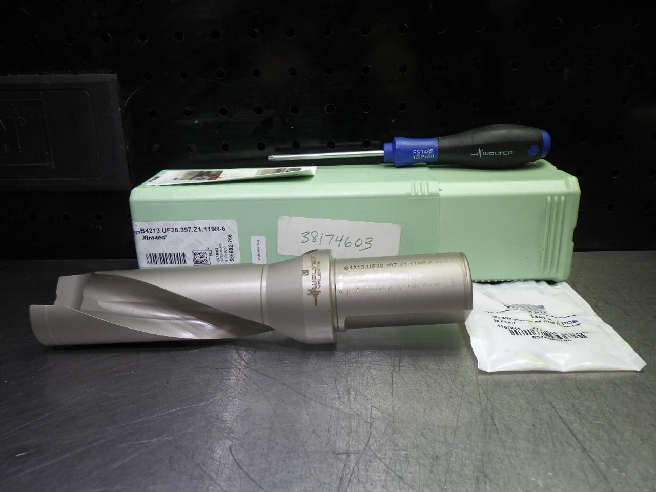 Walter 1.562" Coolant Thru Drill 1.5" Shank B4213.UF38.397.Z1.119R-6 (LOC3576)