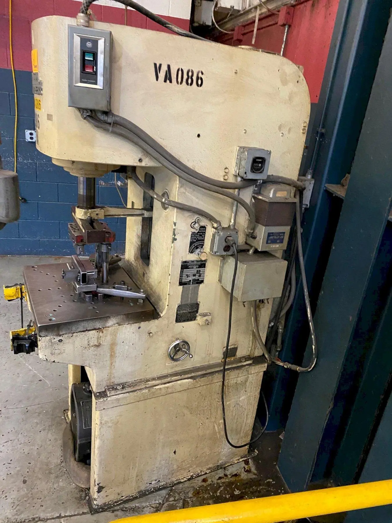 USED DENISON 12 Ton