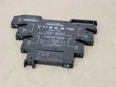 USED SCHNEIDER ELECTRIC RSL1AB4BD