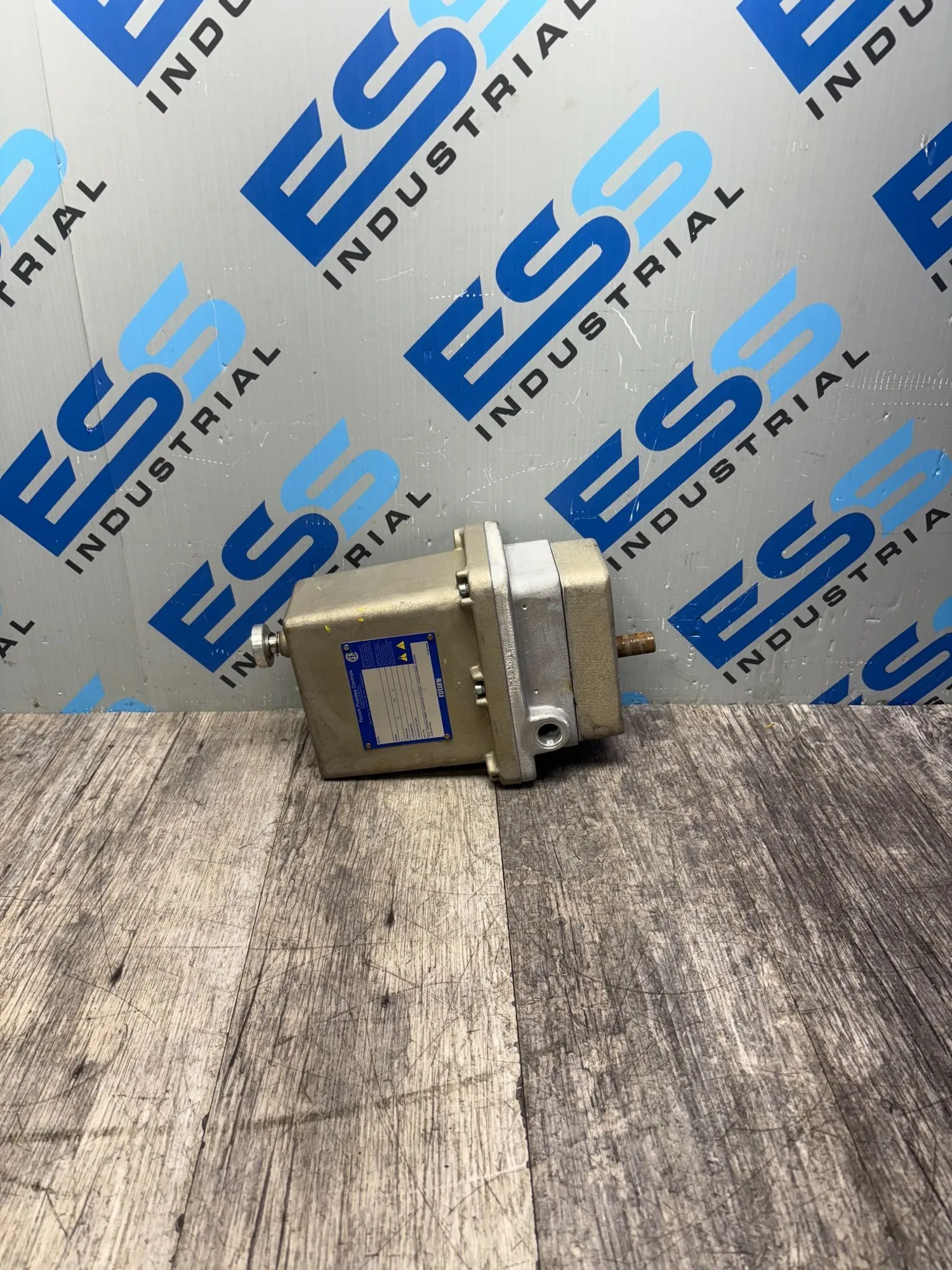 USED ROTORK PROCESS CONTROLS SM-1020-D-1-.7/350-90 X040