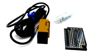 NEW OMRON E3S-R2E4 PHOTOELECTRIC SWITCH E3SR2E4