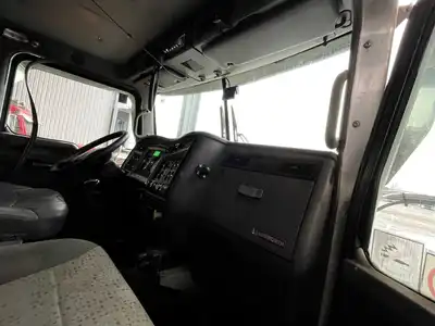 USED 2011 KENWORTH T800