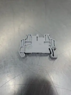 Phoenix Contact CLIPFIX 35-5 Terminal Block. 4E-16