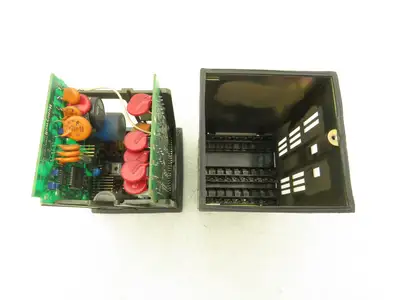 Honeywell UDC3300  Digital Temperature Controller DC330B-E0-000-20-000000-00-0