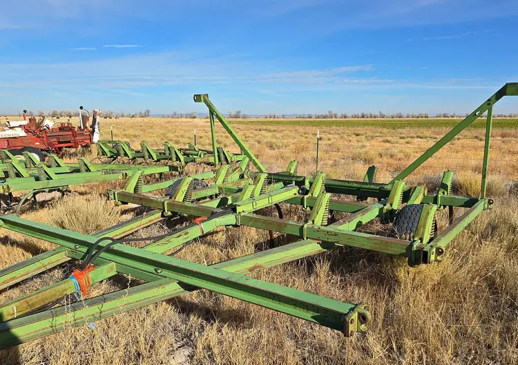 Used JOHN DEERE 1600 Plows Oregon US | Berry Machinery #910854