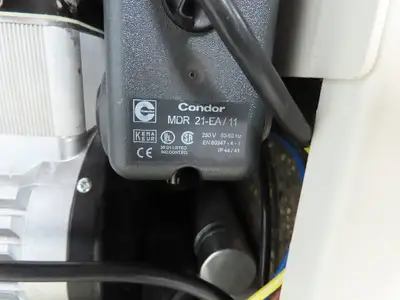 Jun-Air 600-5M Oilless Compressor Vacuum Pump 5L .67Hp 230V 120PSI Quiet Cabinet