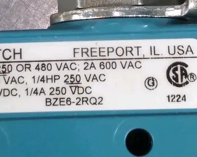 Honeywell BZE6-2RQ81 Limit Switch Loc4A4