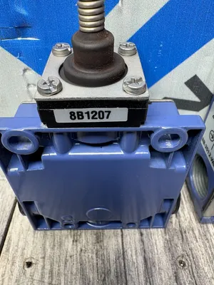 USED TELEMECANIQUE XCKM
