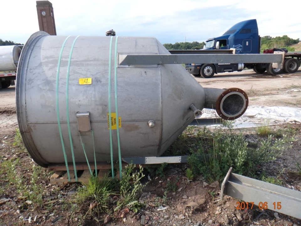 500 Gallon Stainless Vertical Waste Tote Filling Station