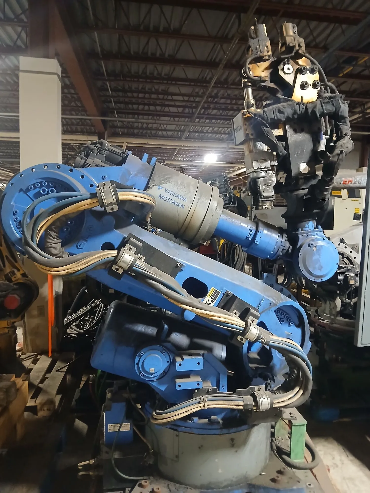 USED 2010 YASKAWA MOTOMAN ES165D