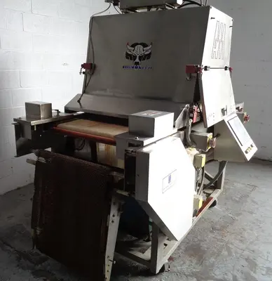 USED 2000 AM MANUFACTURING APACHE 24