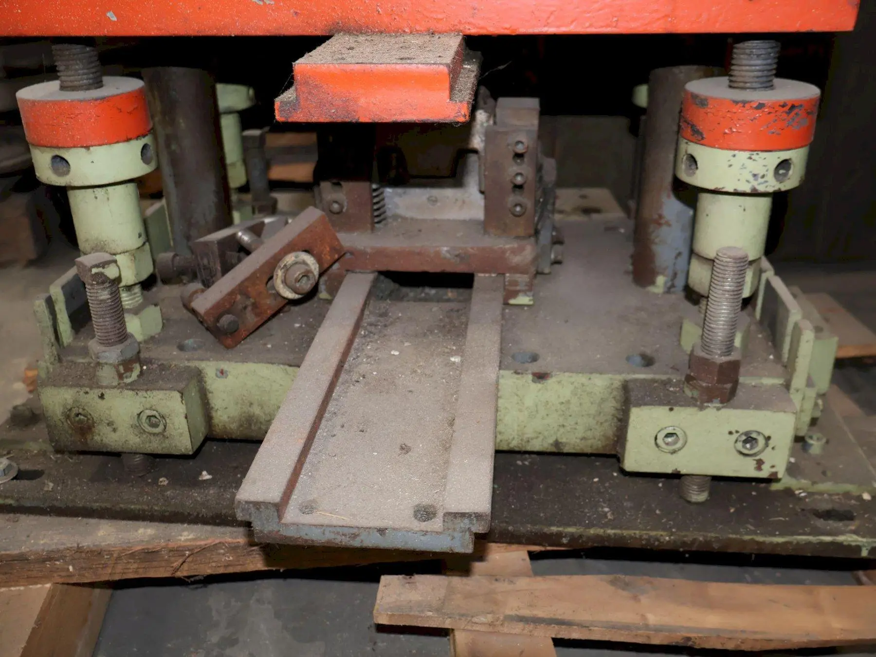 AIRAM PNEUMATIC CUTOFF PRESS: STOCK #23471
