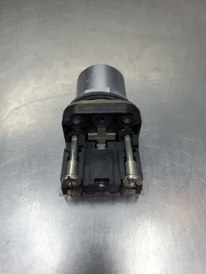 ALLEN BRADLEY 800T-A SER T NEMA 4.13 BLACK PUSHBUTTON SWITCH w/1 CONTACT. 4D-8