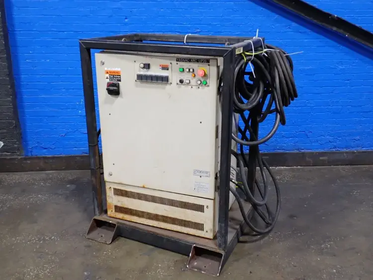 Used 2001 YASKAWA ELECTRIC CORPORATION YASNACXRCUP20 Robots Ohio US | HGR 24 #870801