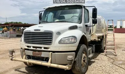 USED 2019 Freightliner M2 106