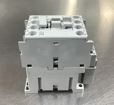 USED Allen-Bradley 700-CF220*