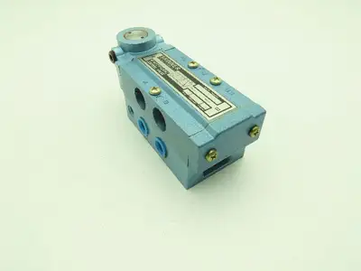 Skinner S3A0AEX3 Pneumatic Directional Control Valve 5-Way 2 Pos 150PSI 3/8" NPT