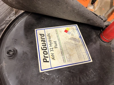 Used PROGUARD AW 32 HYDRAULIC FLUID WITH HAND PUMP Miscellaneous MRO Michigan US | Miedema Asset Management Group #1410892