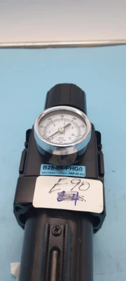 USED Wilkerson B28-06-FHGO + GAUGE