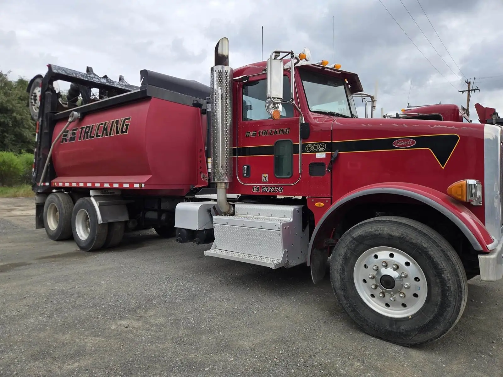 USED 2013 PETERBILT 365