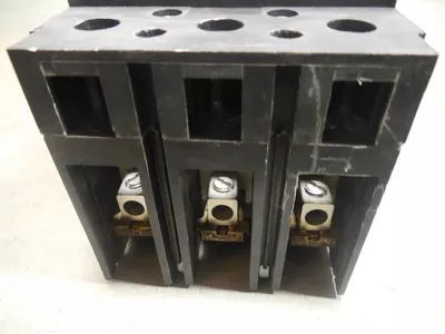 ABB UXAB 727131 R 103 Circuit Breaker 20 Amps 480VAC Used