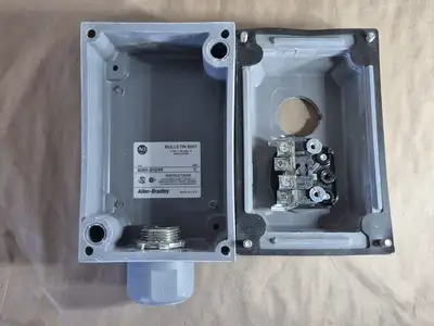 NEW ALLEN-BRADLEY 800H-2HZ4R