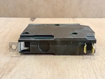 Used SQUARE D QOB150 Switchgears British Columbia CA | Lenmark #1438619