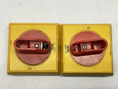 OHYS2RJ | ABB  Operator Selector Handle Red/Yellow LOT OF 2 MISSING LATCH - Used