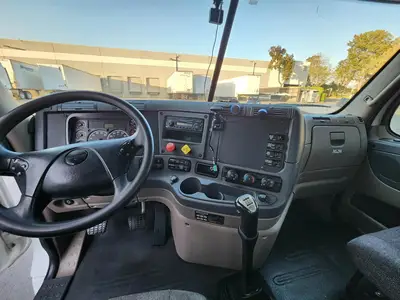 USED 2013 FREIGHTLINER CASCADIA 125