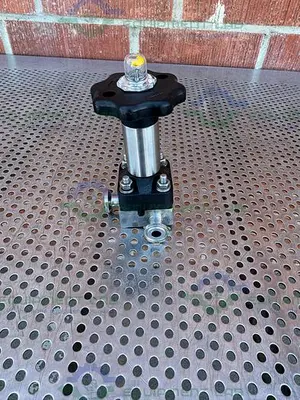 USED ITT PURE FLO .5-316L- RA20MAX-CWP150 DIAPHRAGM VALVE W/ 1/2" SANITARY FITTING