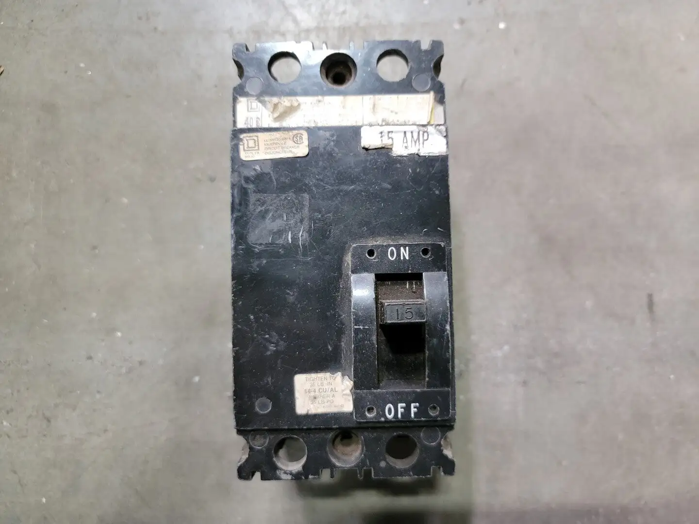 15 Amp, 2 Pole, 480 volts Circuit Breaker