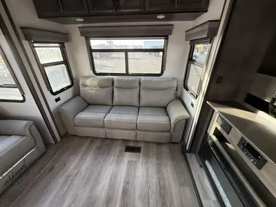 Used 2022 FOREST RIVER CEDAR CREEK CHAMPAGNE EDITION 38EBS Campers, Caravans, Motorhomes Minnesota US | Carco Truck & Equipment #1514047